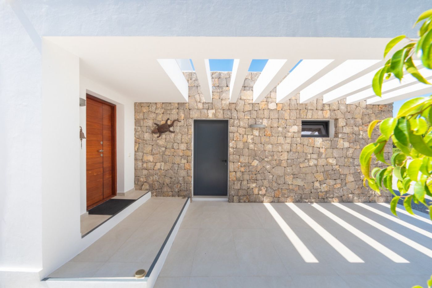Villa de lujo cerca de Ibiza, con licencia turística y exteriores espectaculares