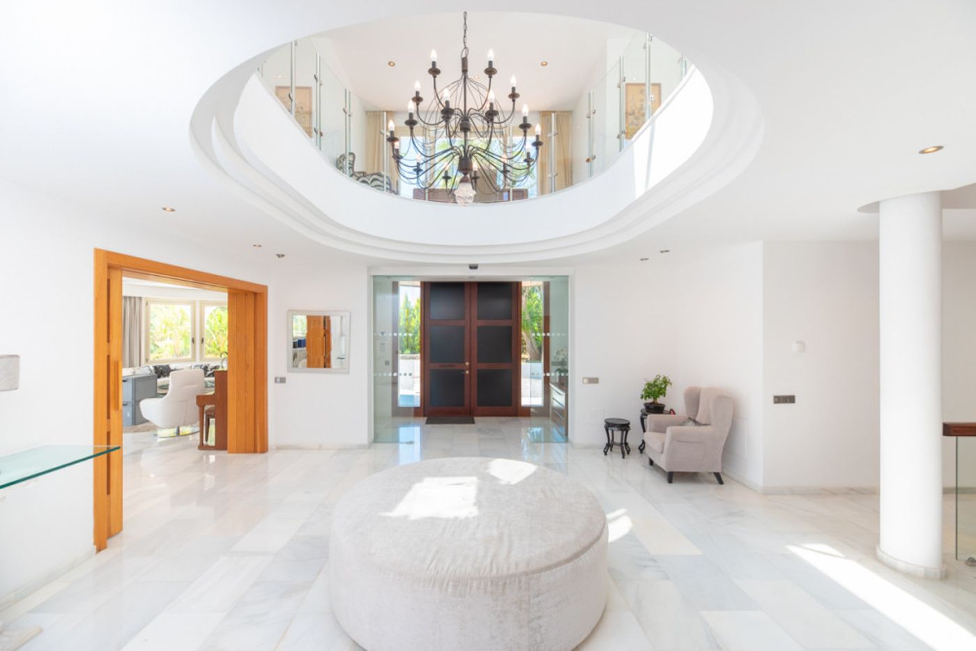 Villa de lujo cerca de Ibiza, con licencia turística y exteriores espectaculares