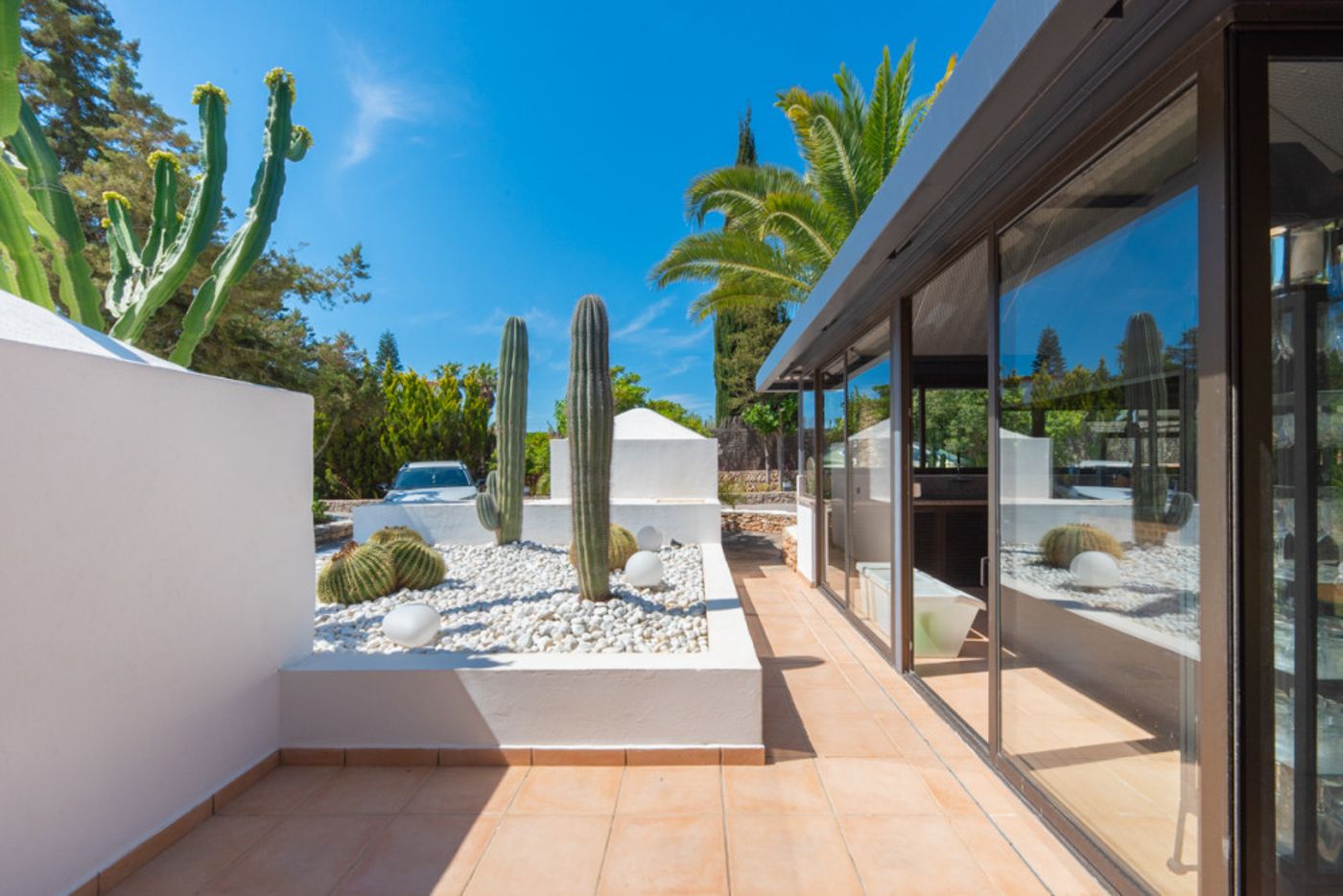 Villa de lujo cerca de Ibiza, con licencia turística y exteriores espectaculares