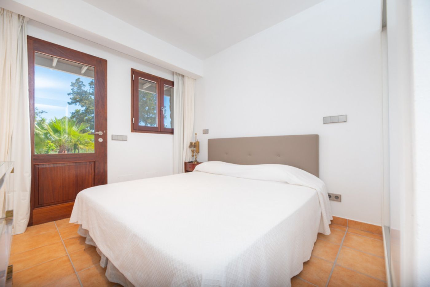 Villa de lujo cerca de Ibiza, con licencia turística y exteriores espectaculares
