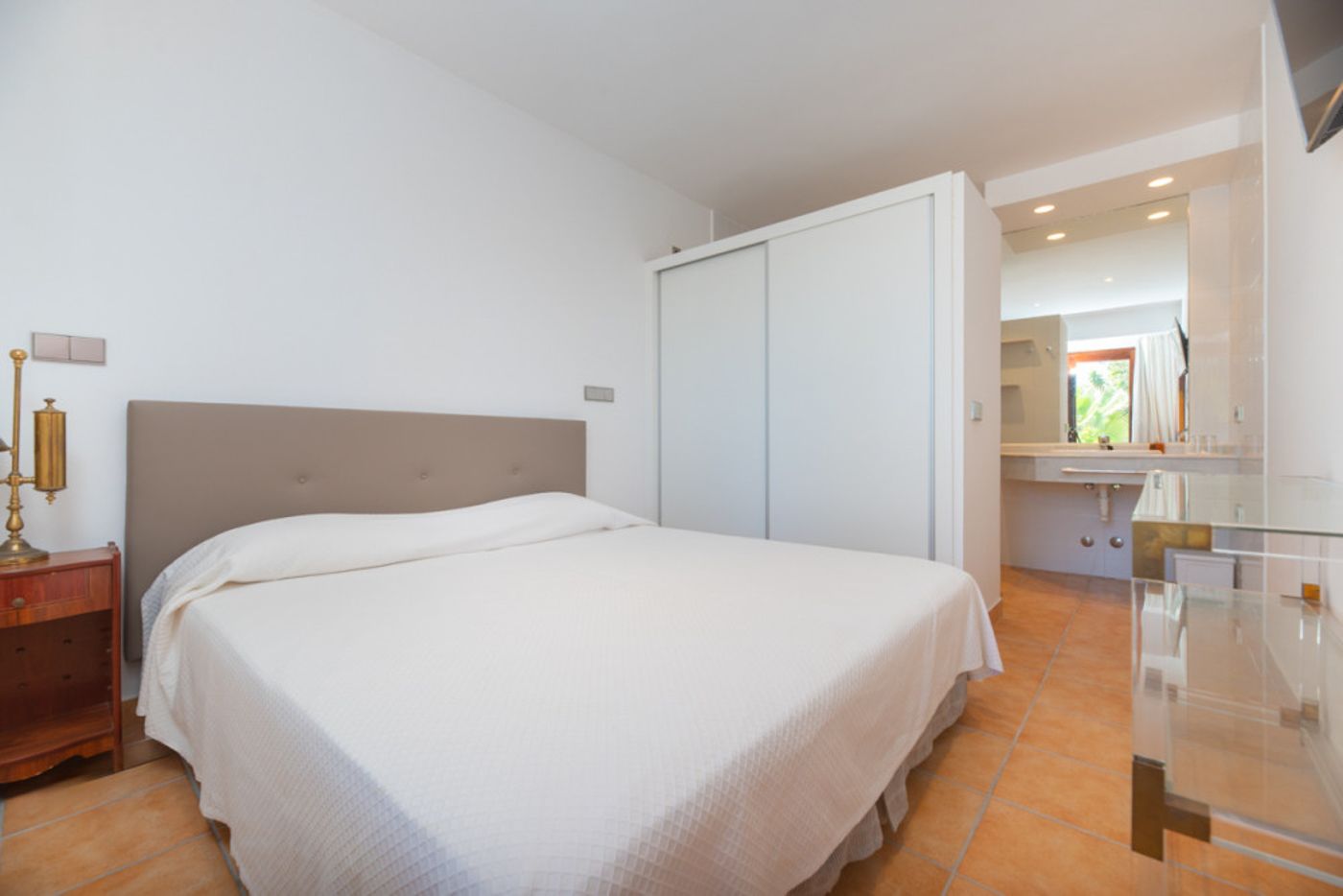 Villa de lujo cerca de Ibiza, con licencia turística y exteriores espectaculares