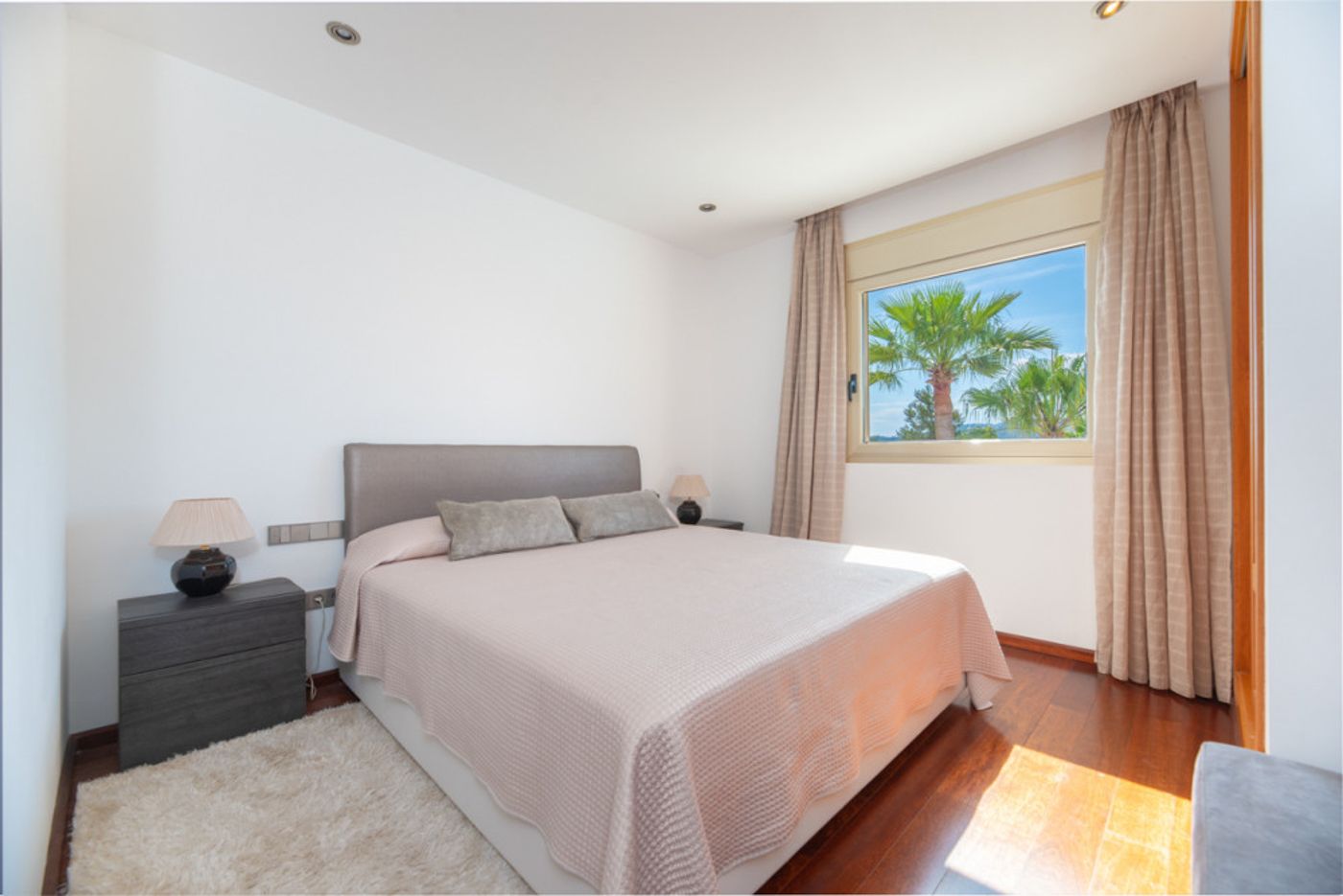 Villa de lujo cerca de Ibiza, con licencia turística y exteriores espectaculares