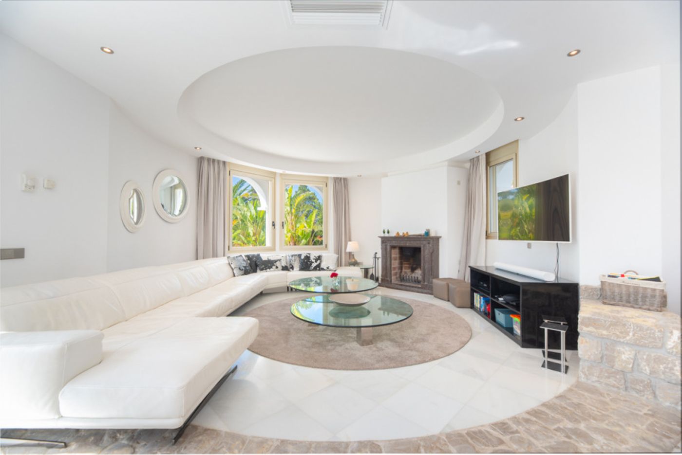 Villa de lujo cerca de Ibiza, con licencia turística y exteriores espectaculares