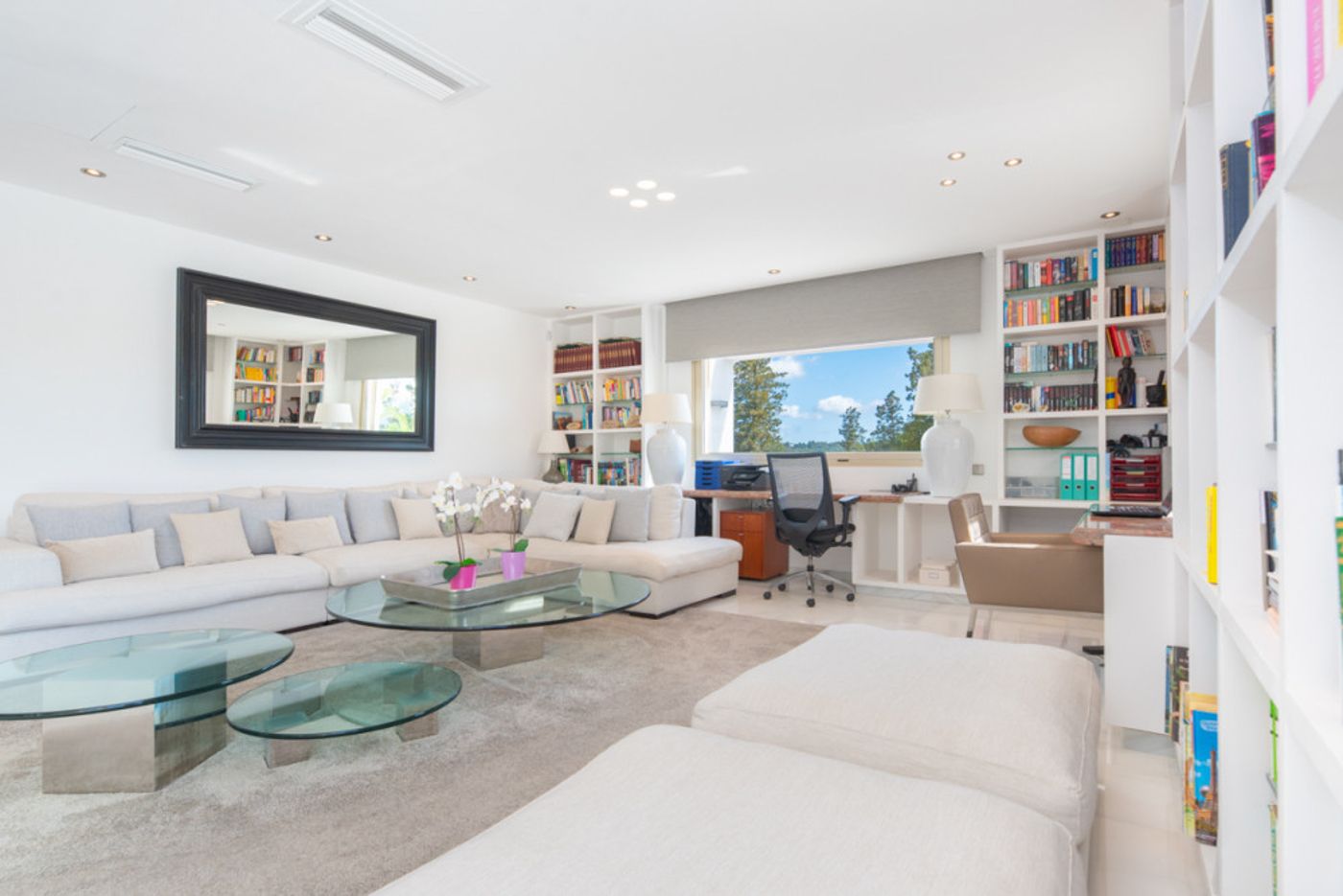 Villa de lujo cerca de Ibiza, con licencia turística y exteriores espectaculares