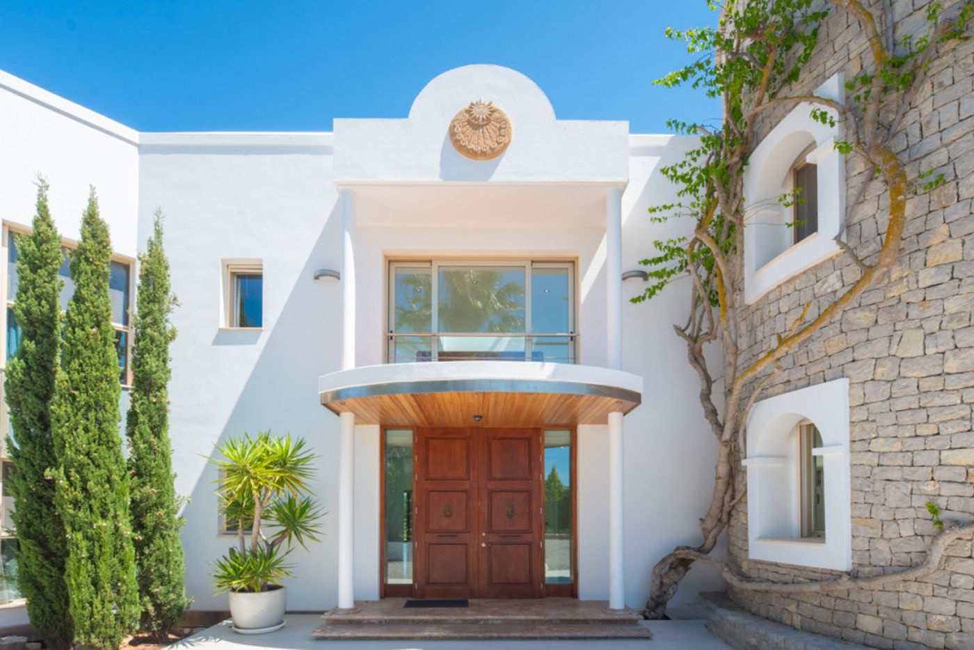 Villa de lujo cerca de Ibiza, con licencia turística y exteriores espectaculares