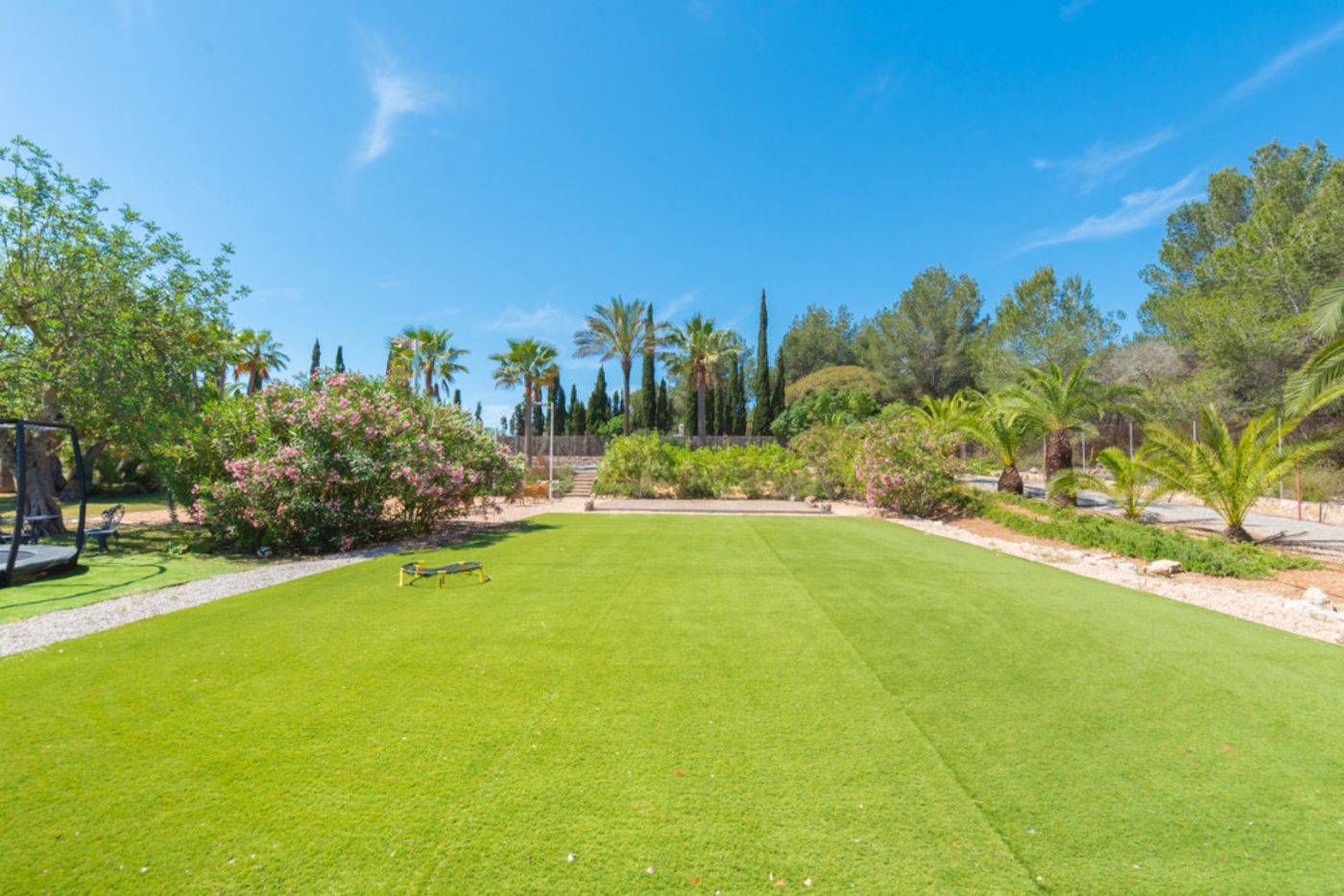 Villa de lujo cerca de Ibiza, con licencia turística y exteriores espectaculares