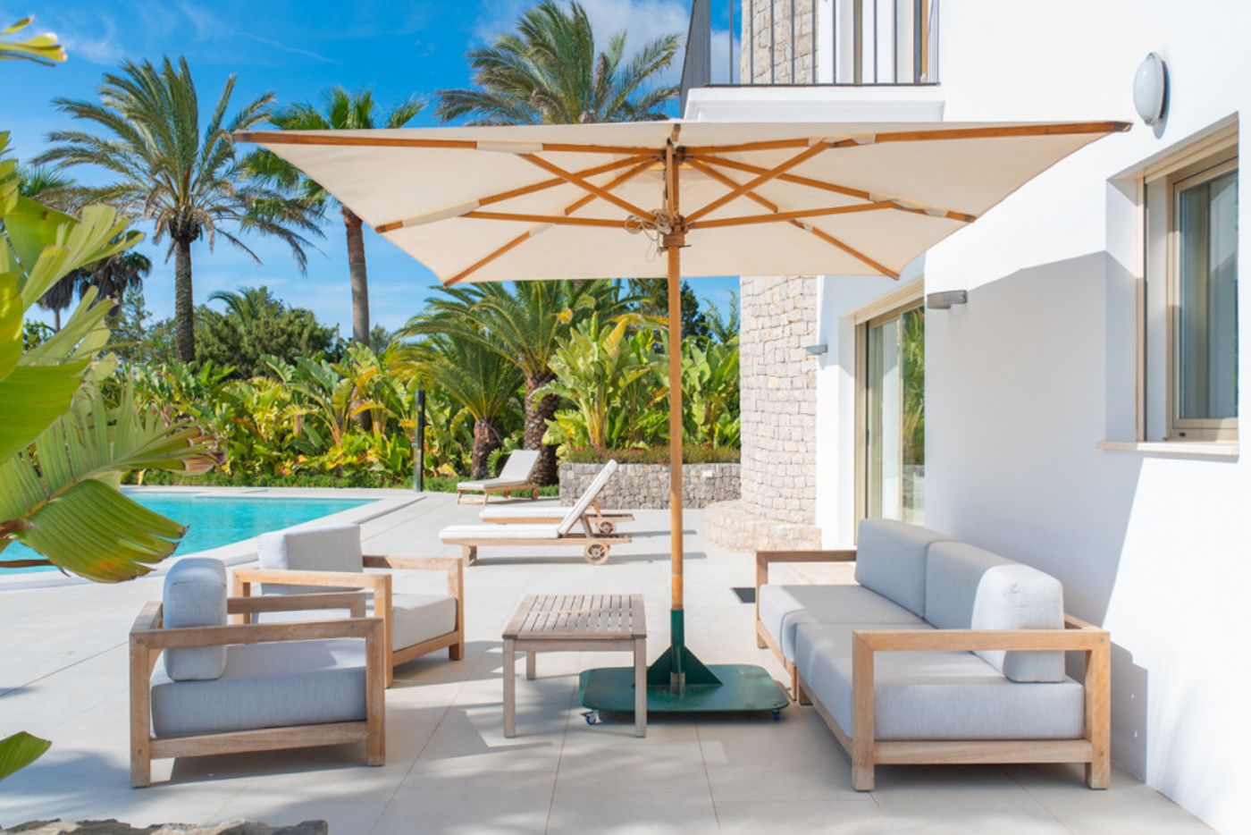 Villa de lujo cerca de Ibiza, con licencia turística y exteriores espectaculares