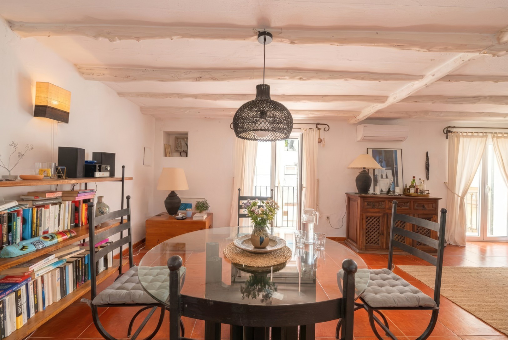 Dúplex de dos dormitorios con aparcamiento opcional en Dalt Vila