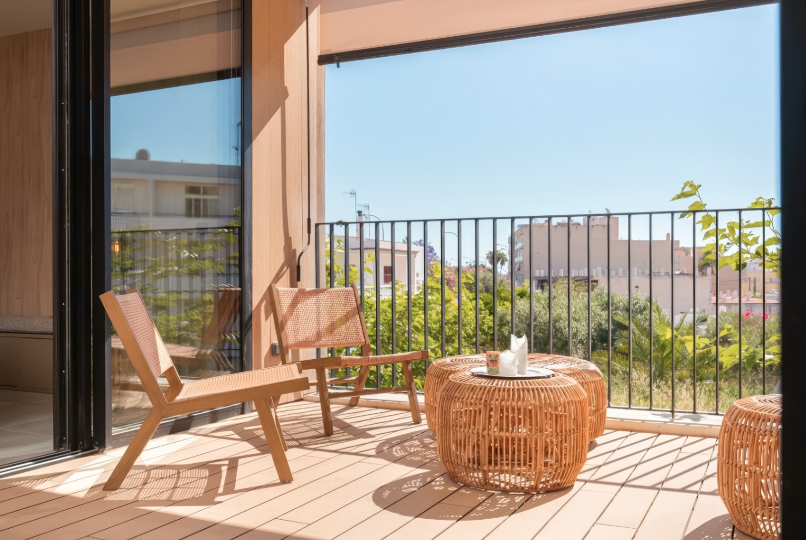 Apartamento de diseño de dos dormitorios con aparcamiento privado en Santa Eulalia