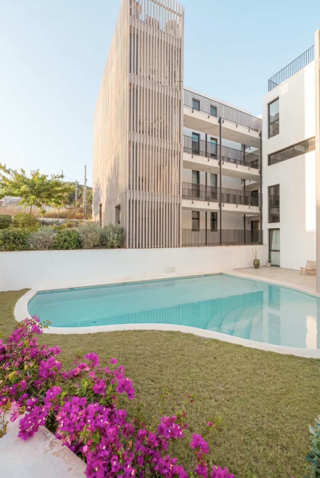 Apartamento de diseño de dos dormitorios con aparcamiento privado en Santa Eulalia