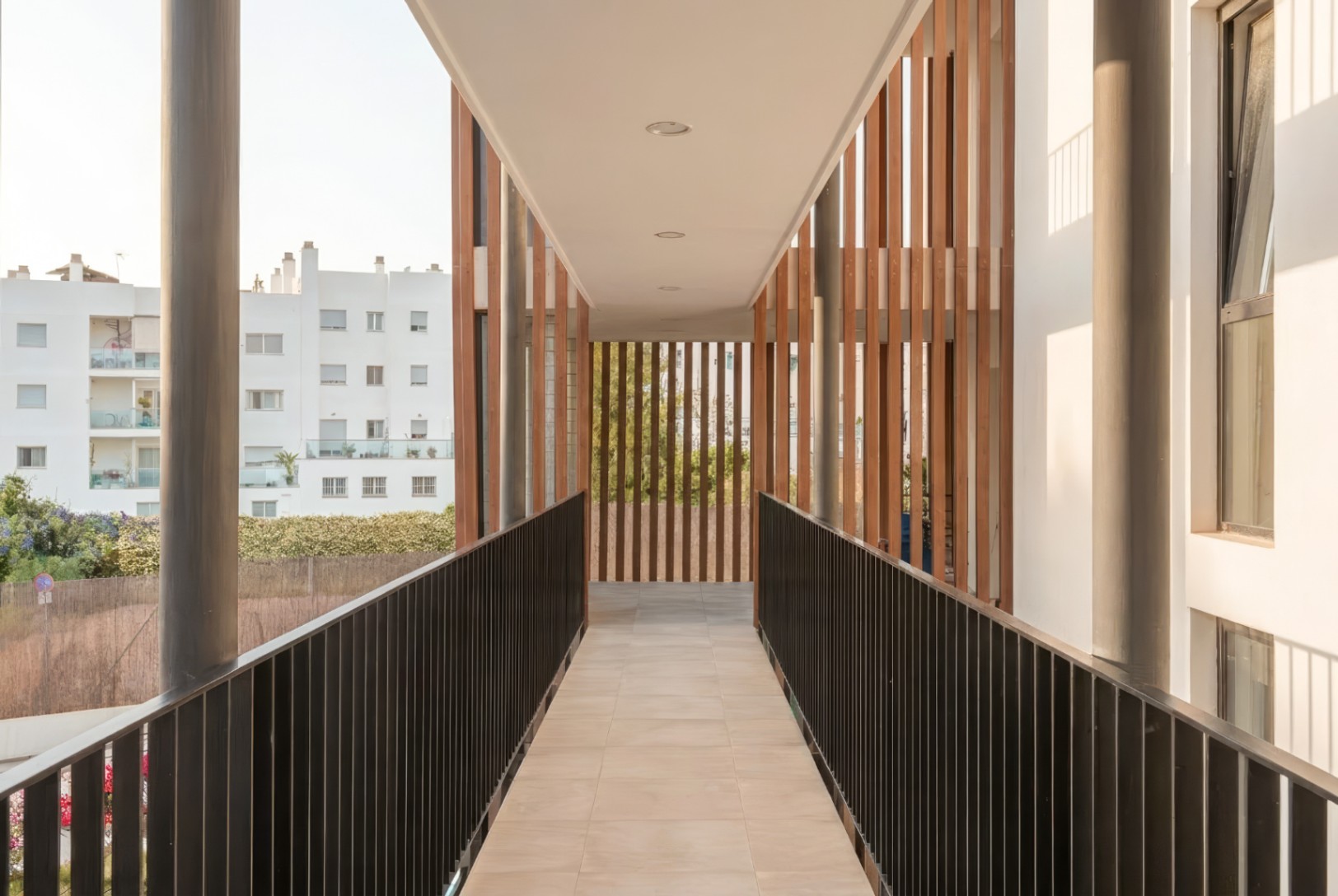 Apartamento de diseño de dos dormitorios con aparcamiento privado en Santa Eulalia