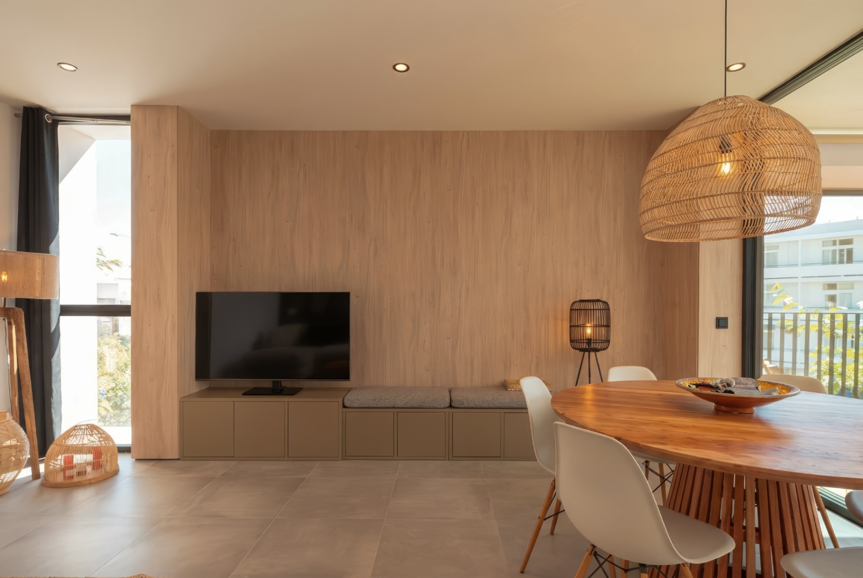 Apartamento de diseño de dos dormitorios con aparcamiento privado en Santa Eulalia
