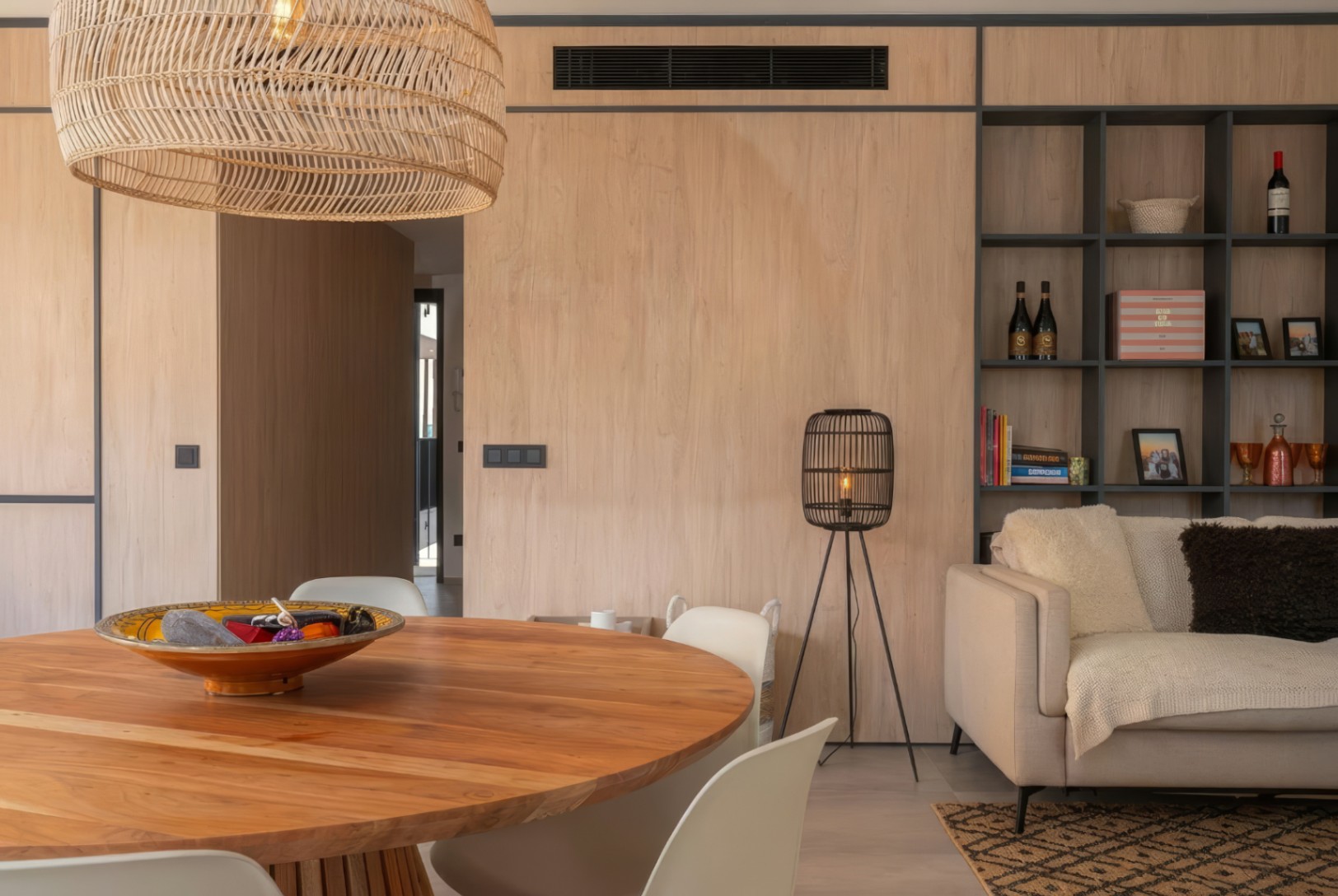 Apartamento de diseño de dos dormitorios con aparcamiento privado en Santa Eulalia