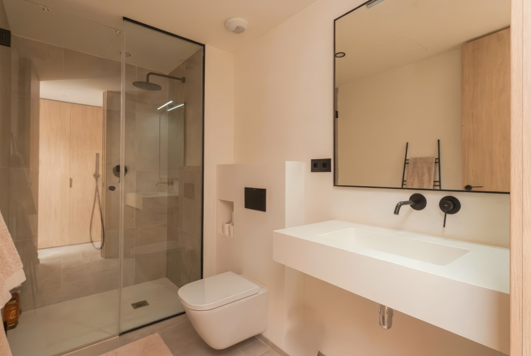 Apartamento de diseño de dos dormitorios con aparcamiento privado en Santa Eulalia