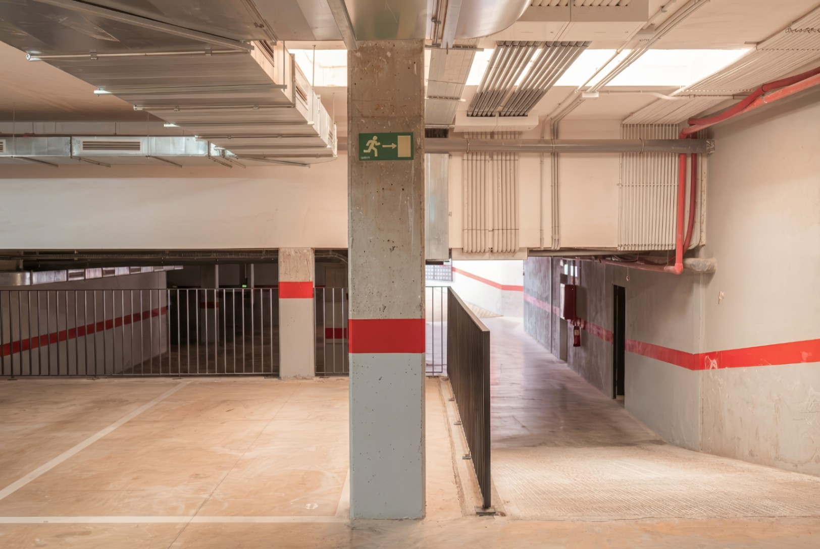 Apartamento de diseño de dos dormitorios con aparcamiento privado en Santa Eulalia