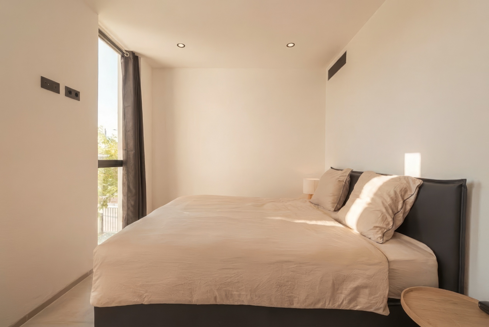 Apartamento de diseño de dos dormitorios con aparcamiento privado en Santa Eulalia