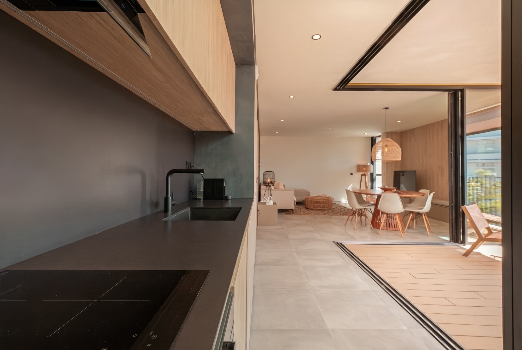 Apartamento de diseño de dos dormitorios con aparcamiento privado en Santa Eulalia