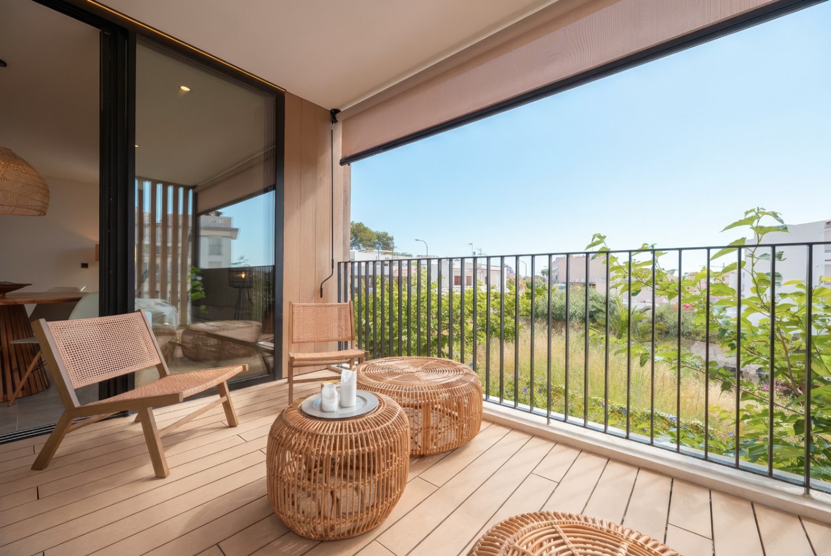 Apartamento de diseño de dos dormitorios con aparcamiento privado en Santa Eulalia