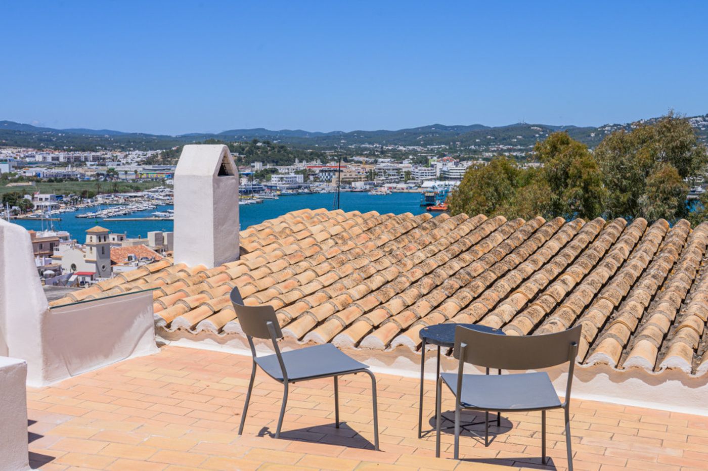 Ático de lujo en Dalt Vila con terraza en la azotea y vistas de 360°