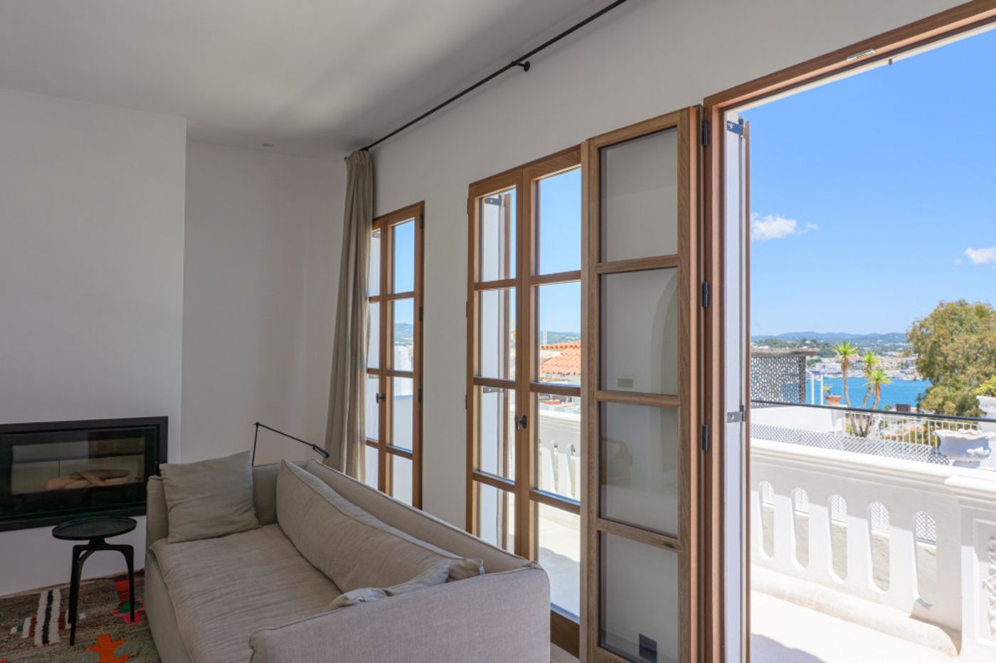 Ático de lujo en Dalt Vila con terraza en la azotea y vistas de 360°