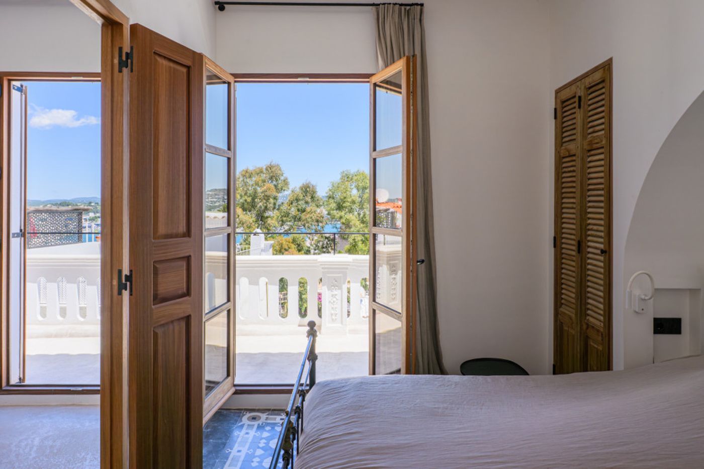 Ático de lujo en Dalt Vila con terraza en la azotea y vistas de 360°