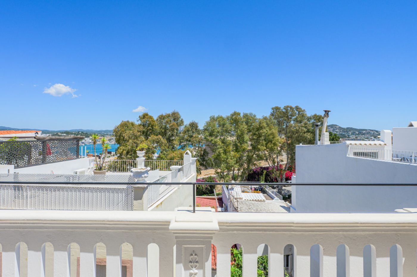 Ático de lujo en Dalt Vila con terraza en la azotea y vistas de 360°