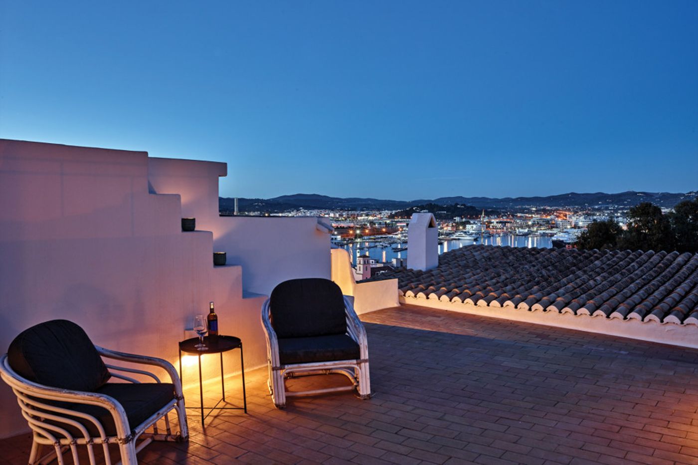 Ático de lujo en Dalt Vila con terraza en la azotea y vistas de 360°