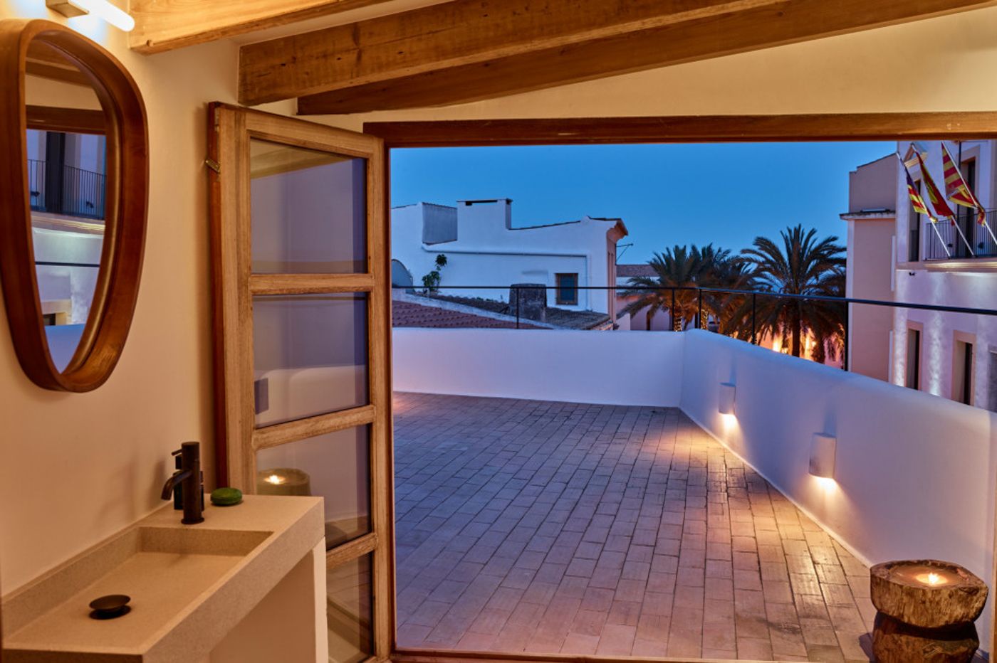 Ático de lujo en Dalt Vila con terraza en la azotea y vistas de 360°