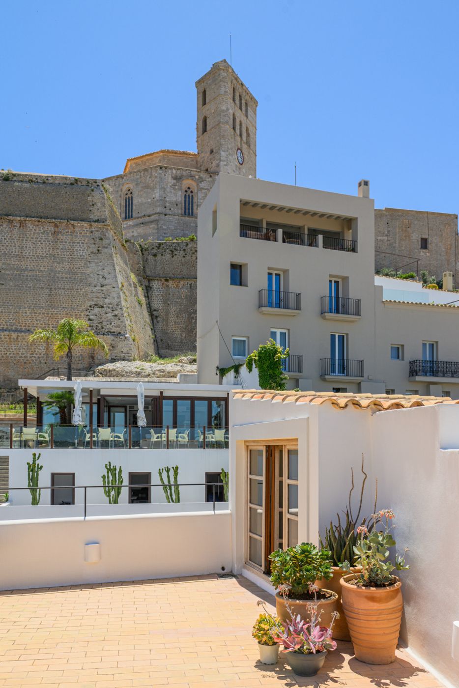 Ático de lujo en Dalt Vila con terraza en la azotea y vistas de 360°