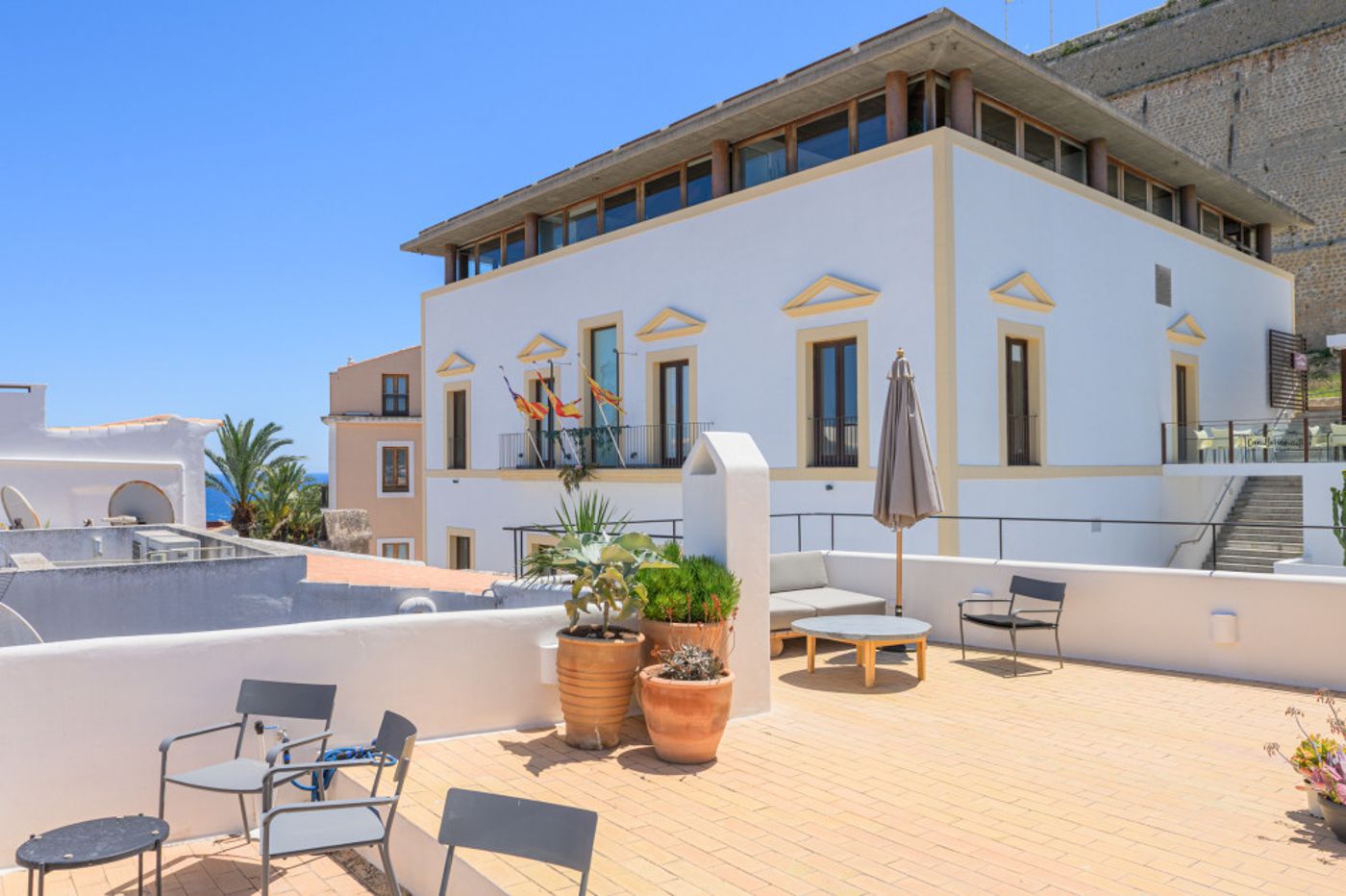 Ático de lujo en Dalt Vila con terraza en la azotea y vistas de 360°