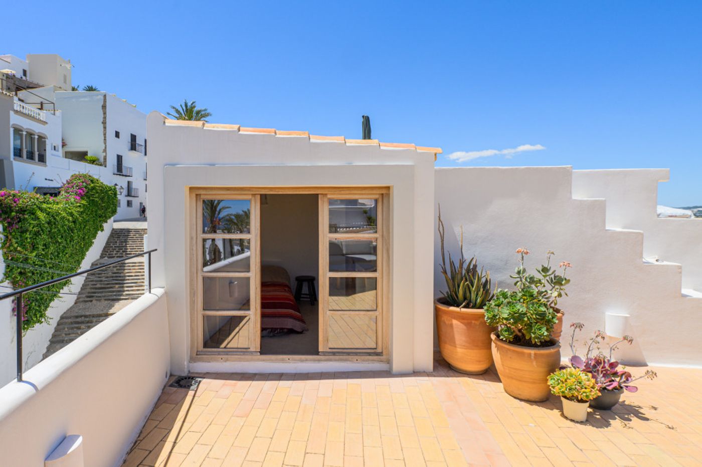 Ático de lujo en Dalt Vila con terraza en la azotea y vistas de 360°
