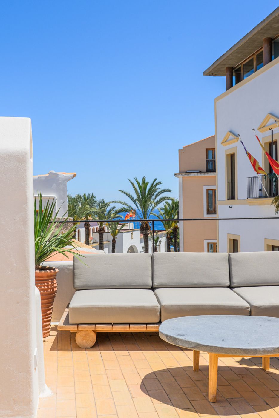 Ático de lujo en Dalt Vila con terraza en la azotea y vistas de 360°