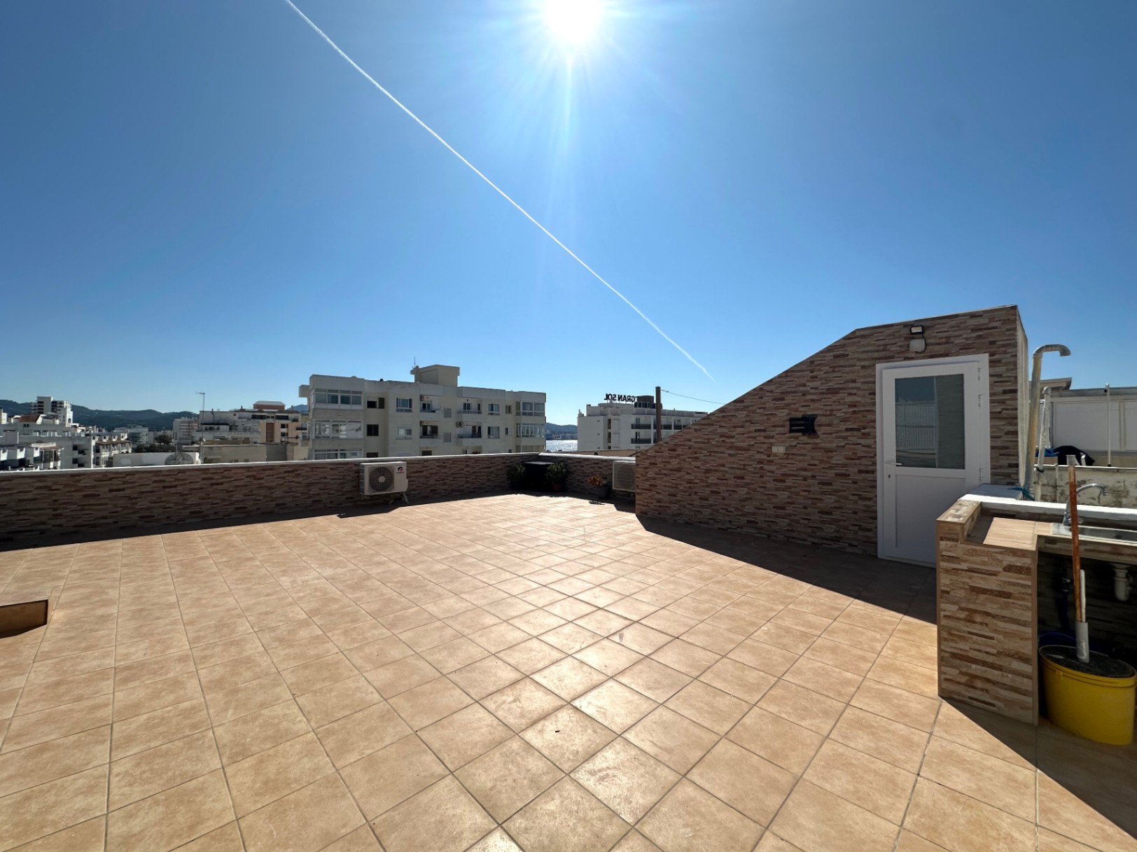 ÁTICO DE 3 DORMITORIOS CON GRAN TERRAZA DE 90 M2