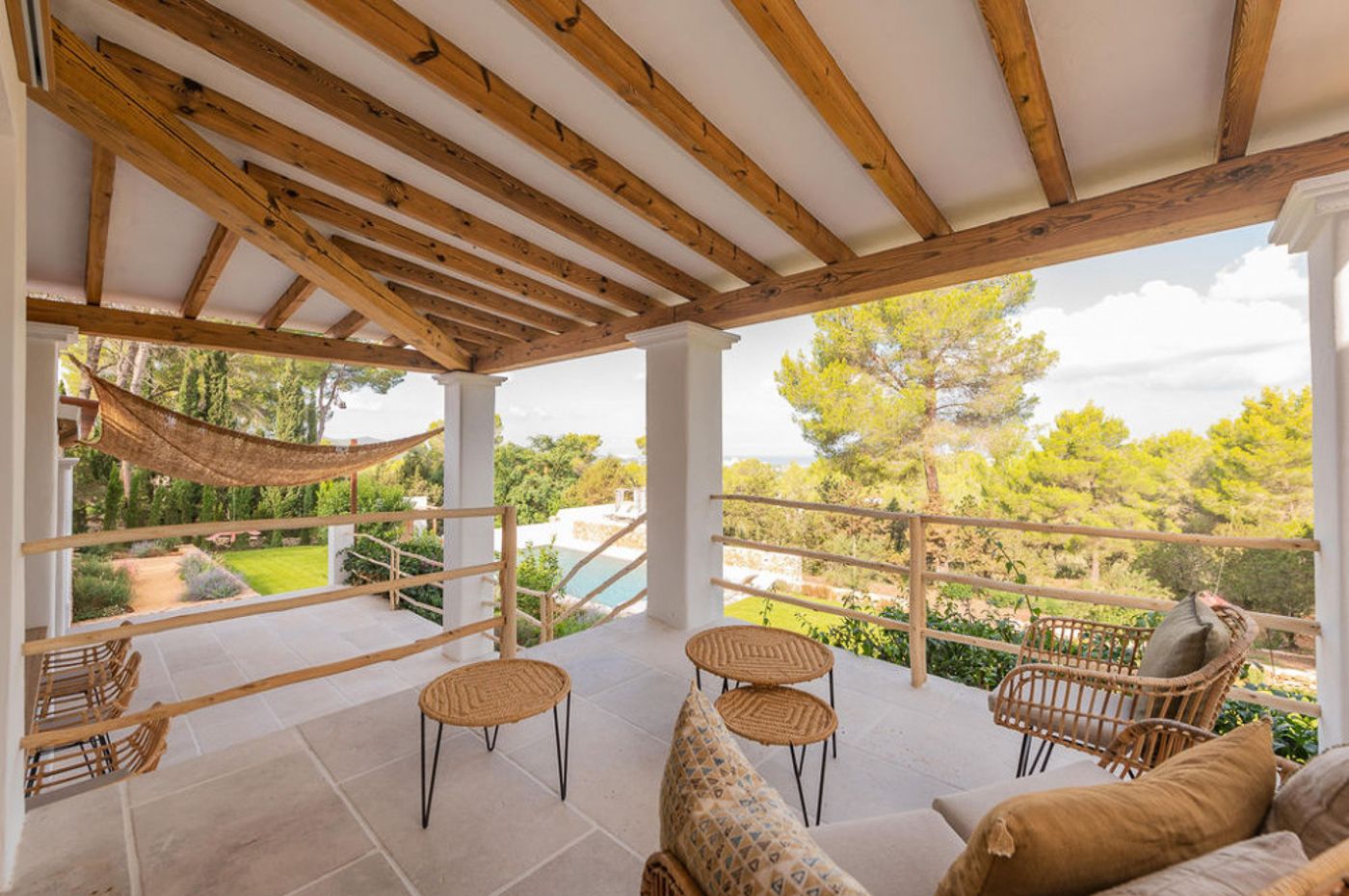 Gerenoveerde villa met 7 slaapkamers en prachtig uitzicht op zee