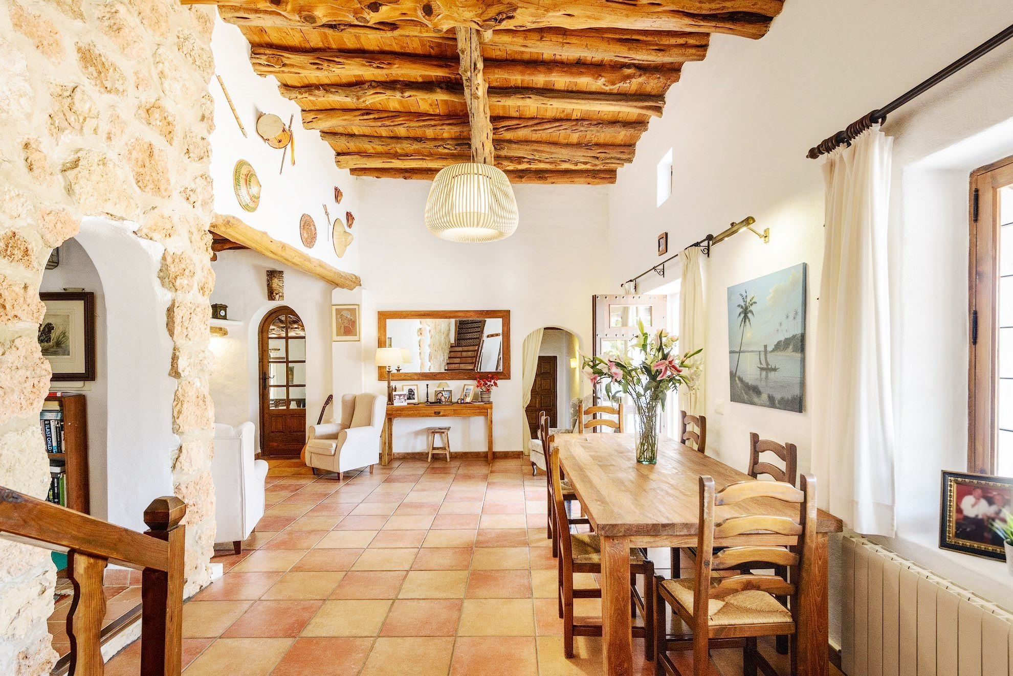 Ruime en lichte villa in traditionele Ibiza-stijl met een prachtig uitzicht