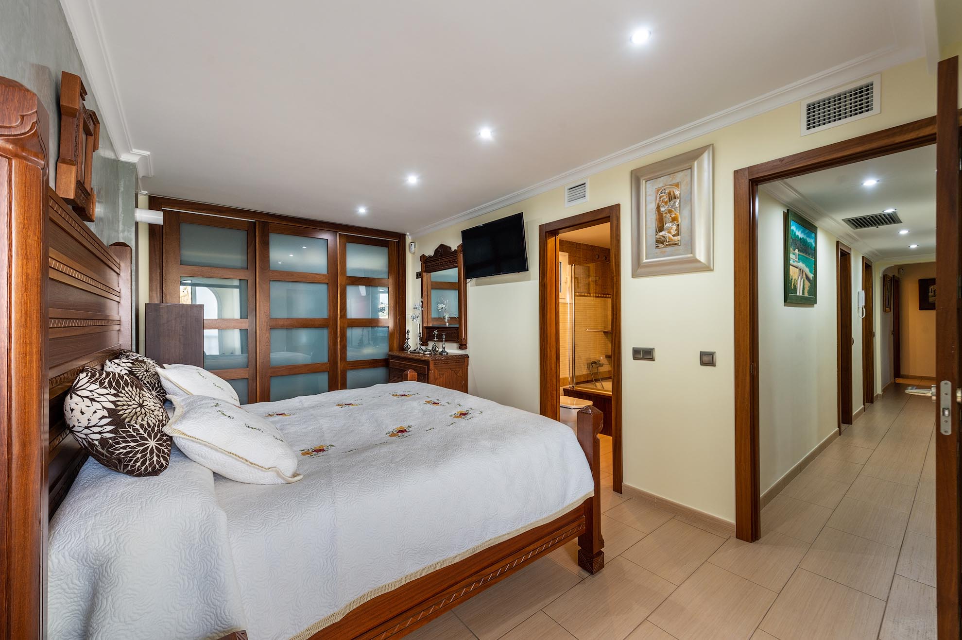 Apartamento de 3 dormitorios en venta en el edificio Brisol, Ibiza