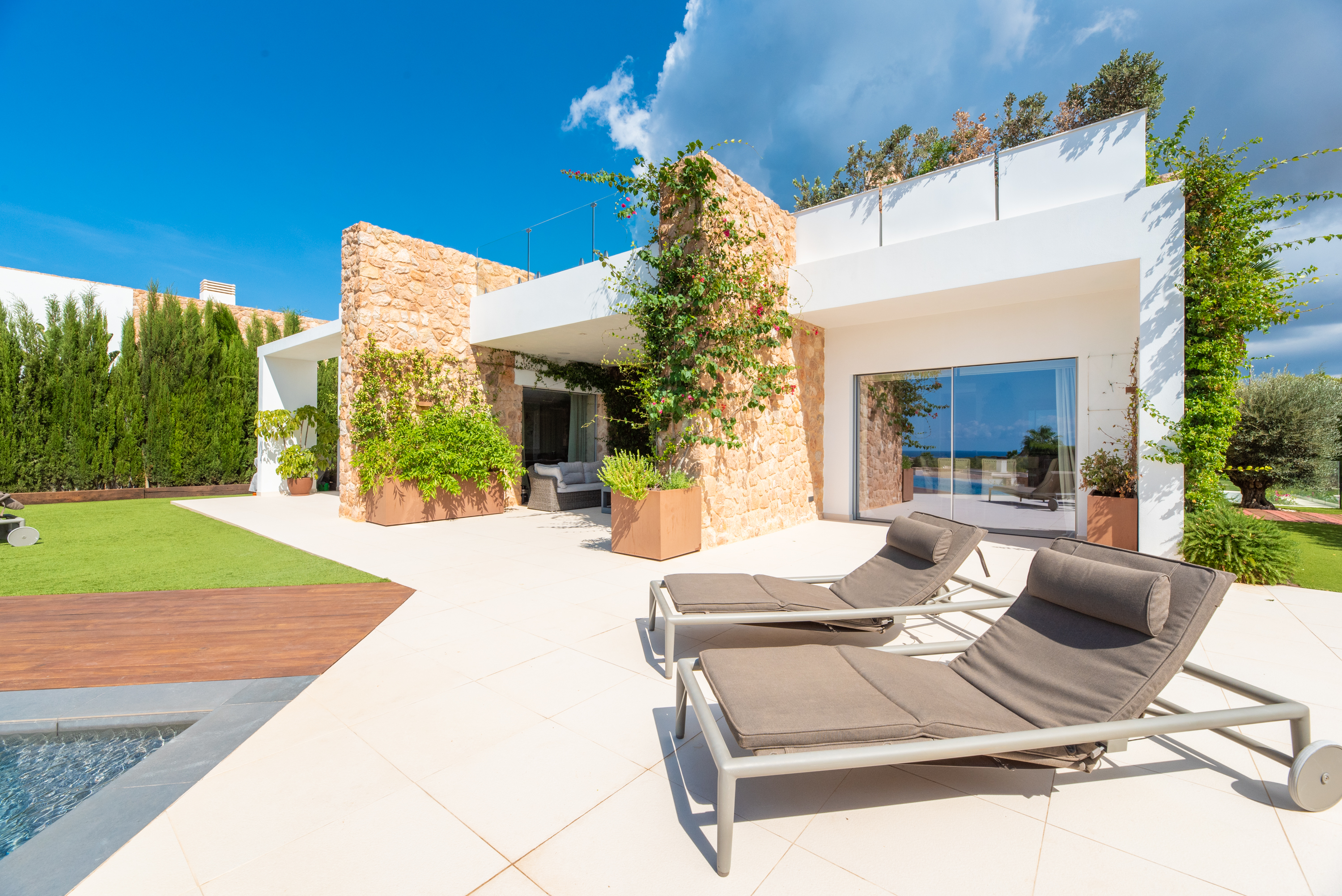 Villa con vistas al mar y 6 dormitorios en Cala Comte, Ibiza