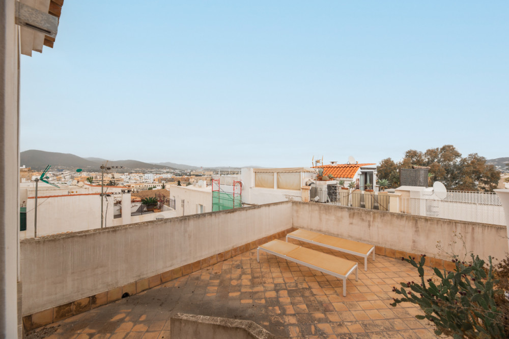 Elegante apartamento con terraza en Dalt Vila