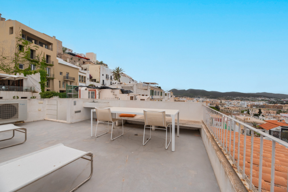 Elegante y acogedor dúplex con terraza en Dalt Vila